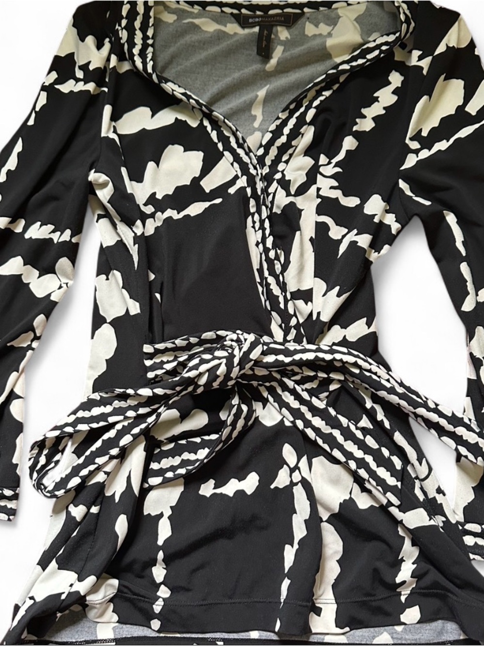 BCBGMaxAzria Black & Gray Abstract Print Top